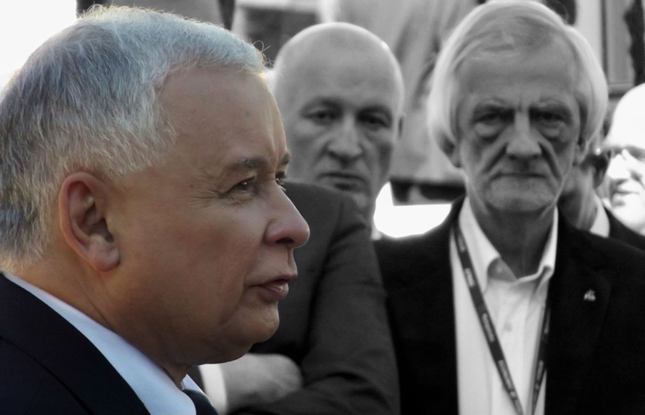 Koszmarny początek roku dla PiS! Seryjne ataki na siedziby partii Kaczyńskiego