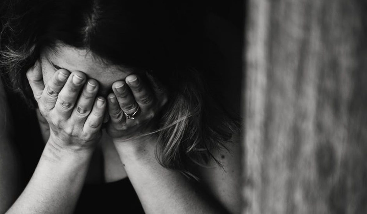 Wdowa po Smoleńsku roztrzęsiona, błaga o pomoc. Właśnie niemal doszło do MORDERSTWA