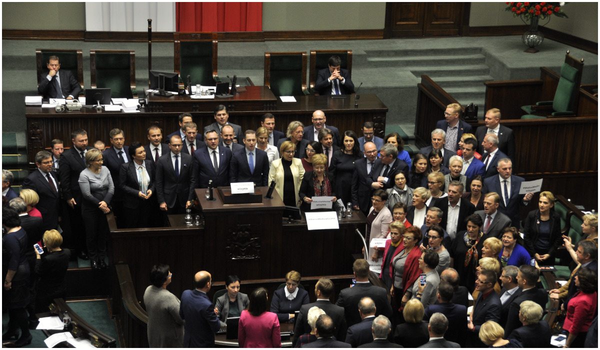 Żałosne, komiczne. Nigdy nie zgadniecie czego NIE UMIEJĄ robić nasi posłowie