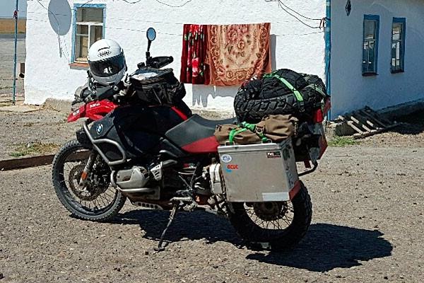 Objechał pół świata, motor ukradli mu w Polsce. Złapmy złodzieja!