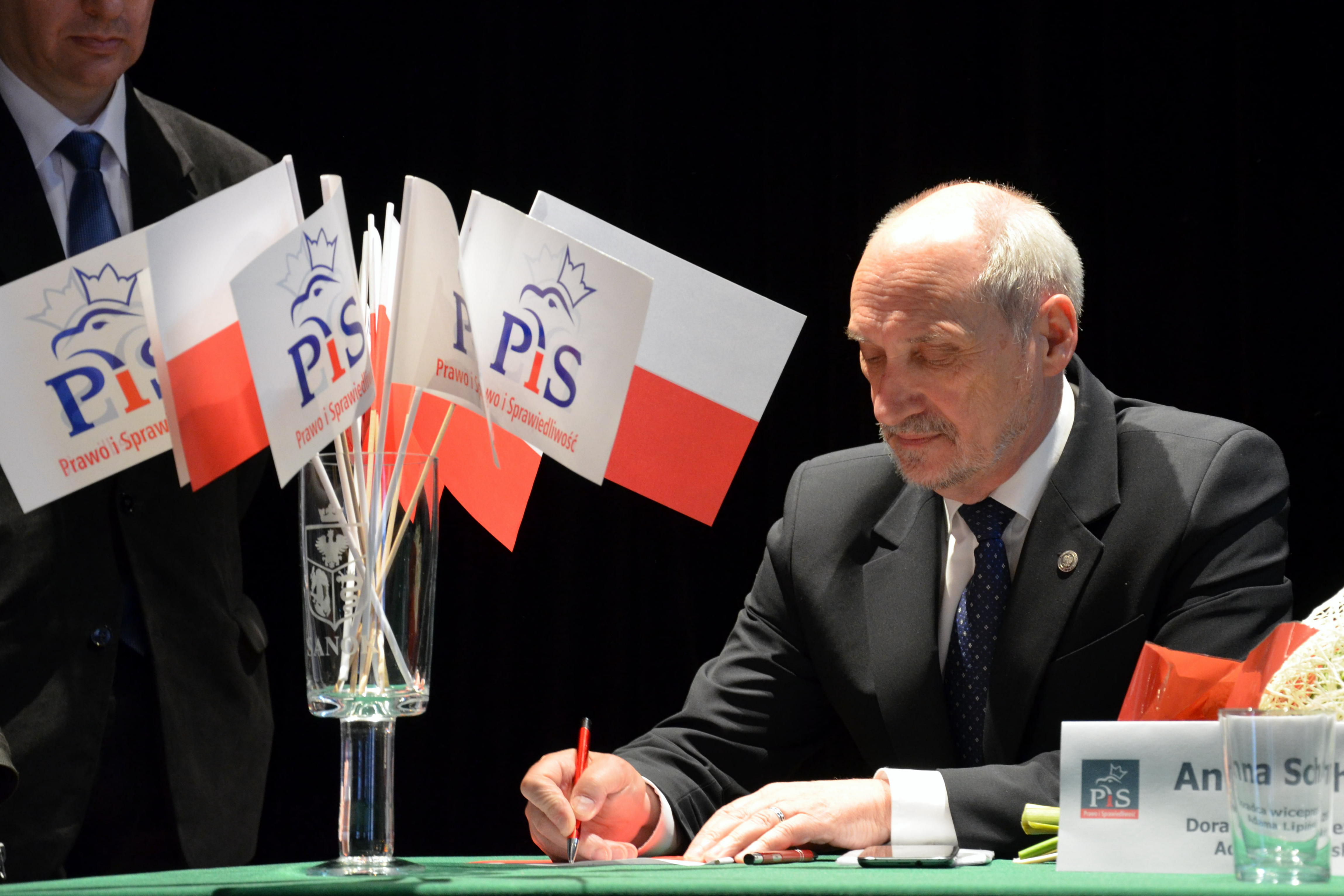 Macierewicz o taśmie Tusk-Kulczyk "Cieniem kładzie się śmierć Kulczyka"