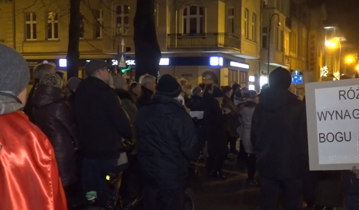 "Miesięcznice" przenoszą się do Biedronia. "Prezydent promuje grzechy"