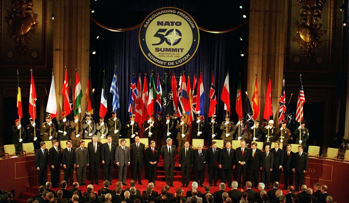 Chcą wyrzucić Polskę z NATO. Chodzi o ustawę o IPN