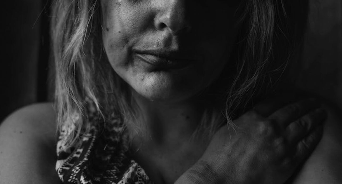 Żona polityka PiS ujawnia ze szczegółami: bił mnie i dusił