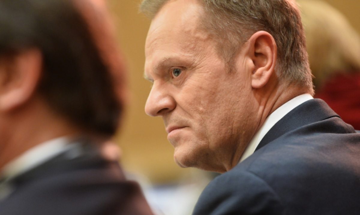 Tusk przerażony! Morawiecki publikuje "Białą Księgę", a w niej całą prawdę