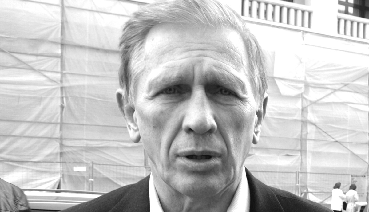 Jan Englert błaga o pomoc! Jego brat jest okrutnie szantażowany