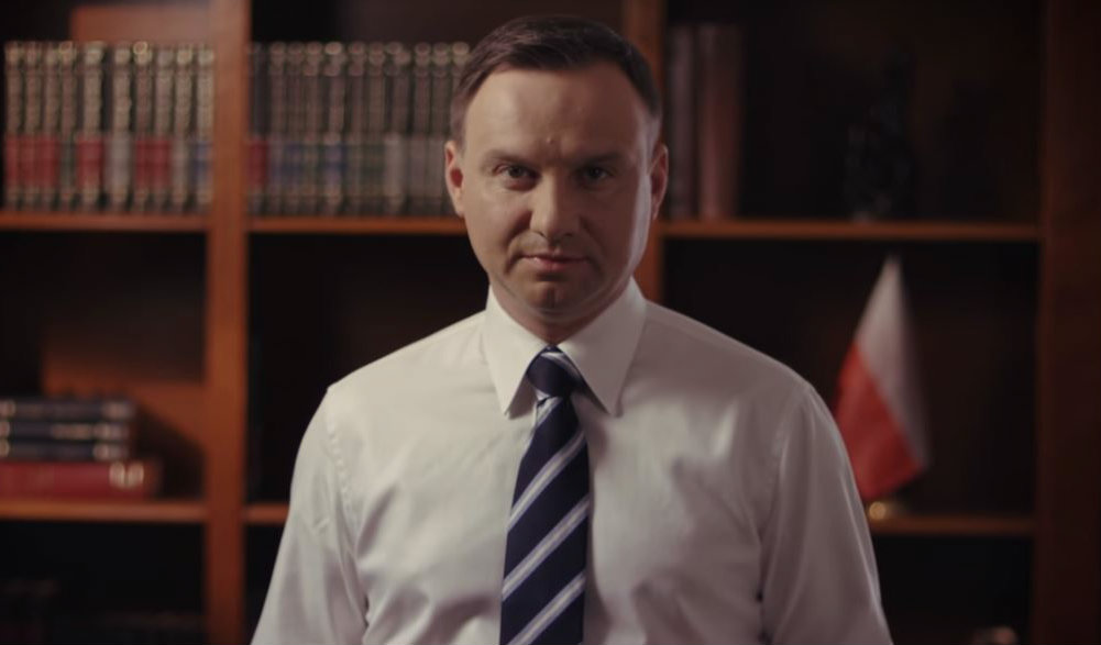 Duda w nocy zaczepił młodą dziewczynę na Twitterze. Popełnił błąd