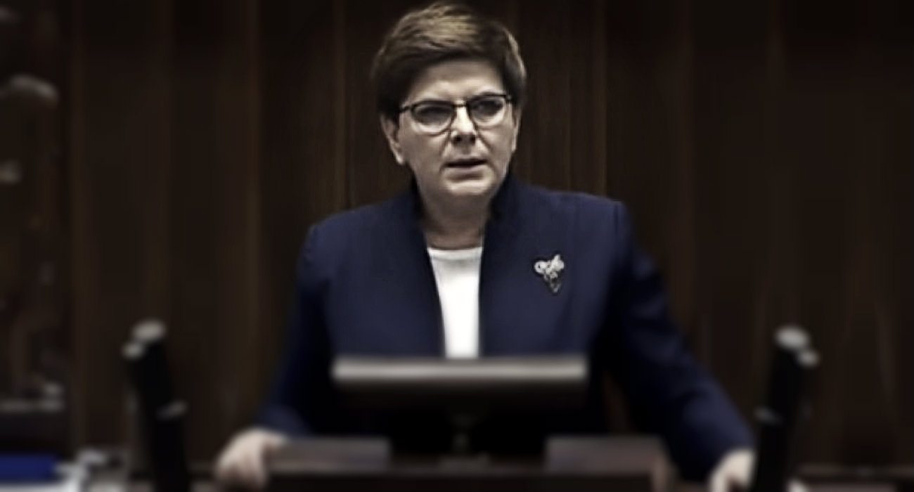 Dziennikarz spytał Szydło, czy oddała już nagrodę. Reakcja? To aż boli (VIDEO)