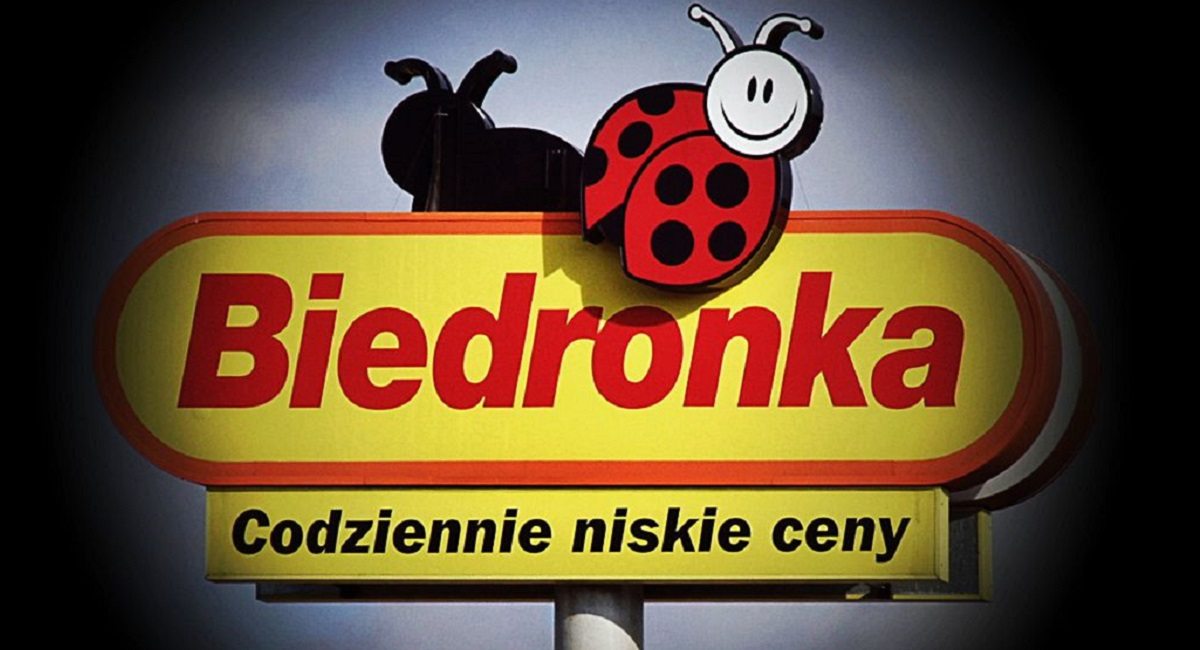 Prawica chce rozszarpać Biedronkę! "Ohydna promocja, antypolska"