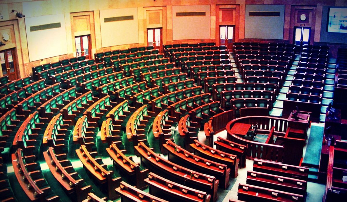Stało się! Jest nowy sondaż, PiS przegrywa