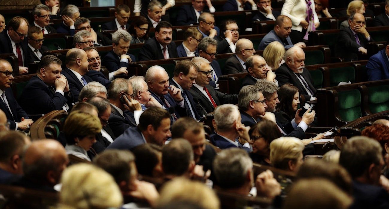 Protestujący w Sejmie OSZUKANI! PiS zrobił to za ich plecami
