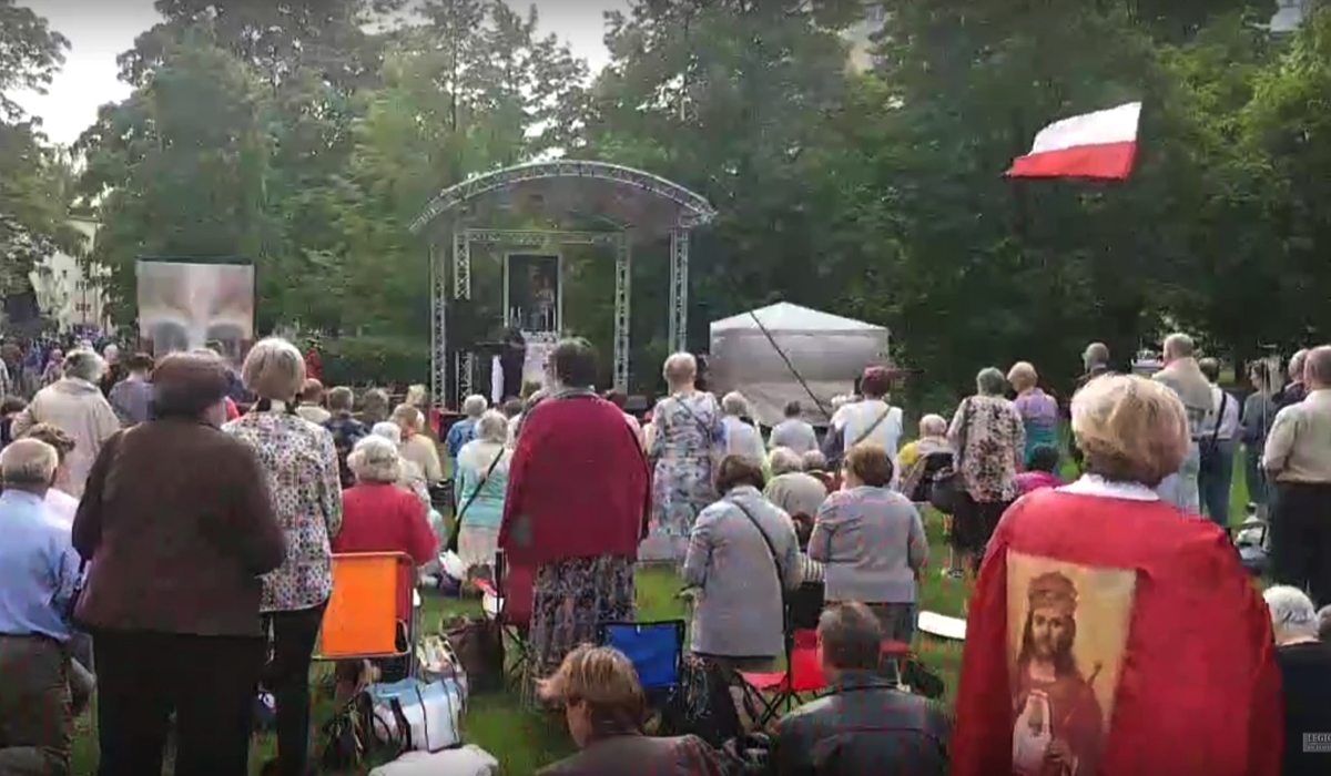 Właśnie intronizowano Jezusa Chrystusa na Króla Polski. "Jezus kazał nam to zrobić 90 lat temu"