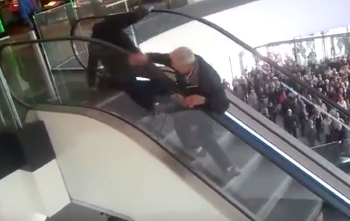 Łódź: Kuriozalny wyścig po hamburgery po schodach pod prąd (video)