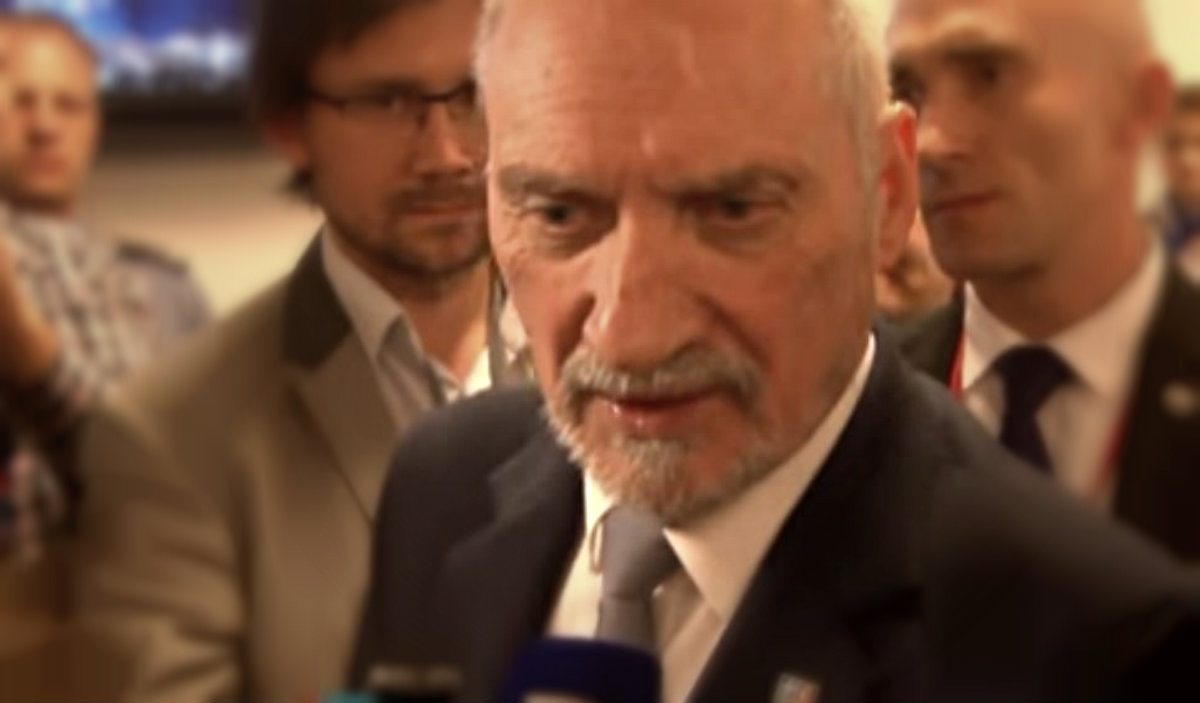 Ujawniono prawdziwe wydatki Macierewicza. Trzymajcie się krzeseł