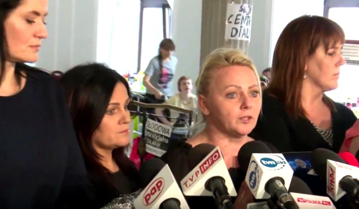 Protestujący w Sejmie mają dość! Wzywają do obalenia PiS