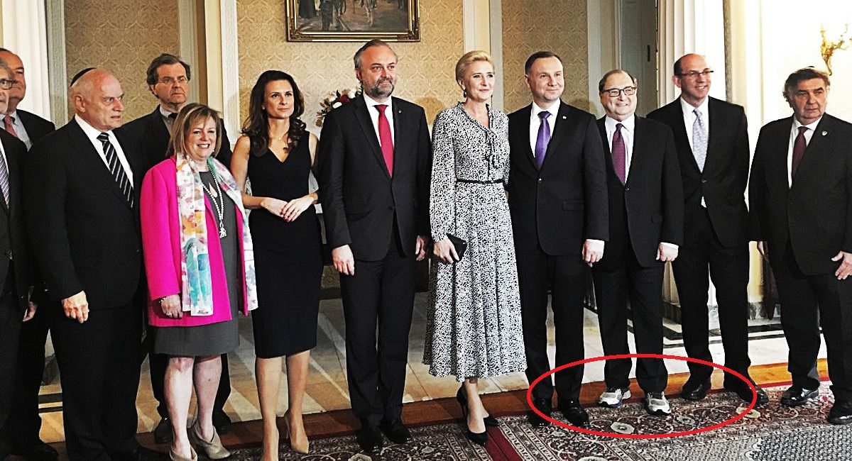 Andrzej Duda PONIŻONY w USA. "Facet w adidasach jak na działkę"
