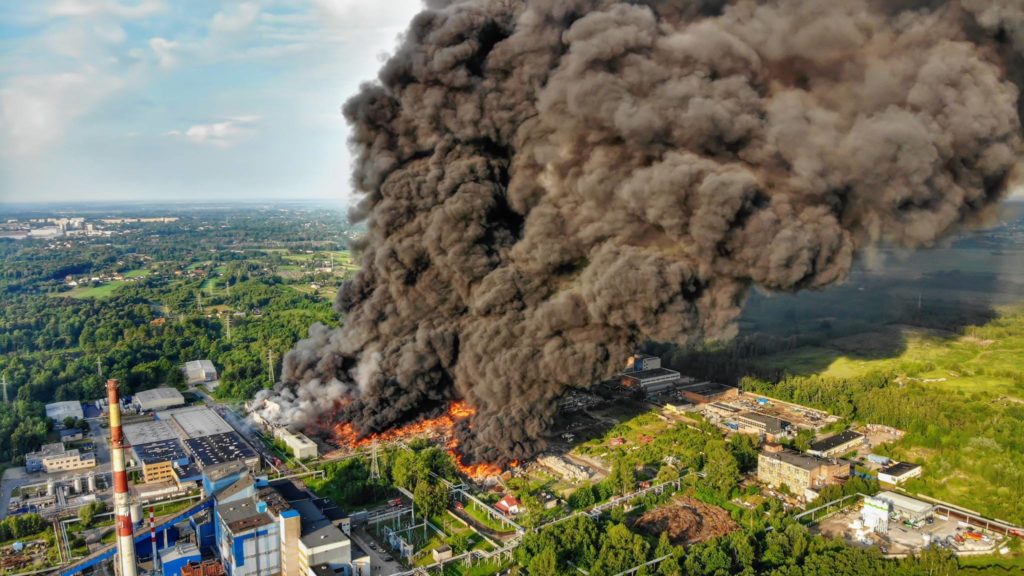 Gigantyczny pożar wymknął się spod kontroli. Nieoficjalne: WSZYSCY powinni opuścić miasto