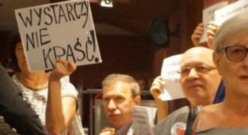 Burdy na spotkaniach z Kuchcińskim! Wkroczyła policja