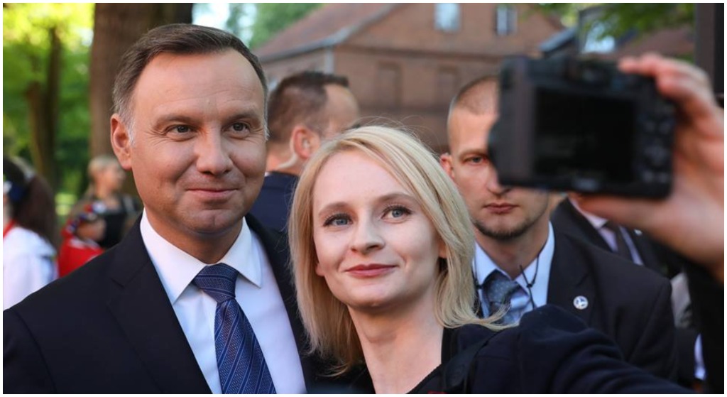 Co za afera! Kochanka Pięty chciała być jak najbliżej Dudy