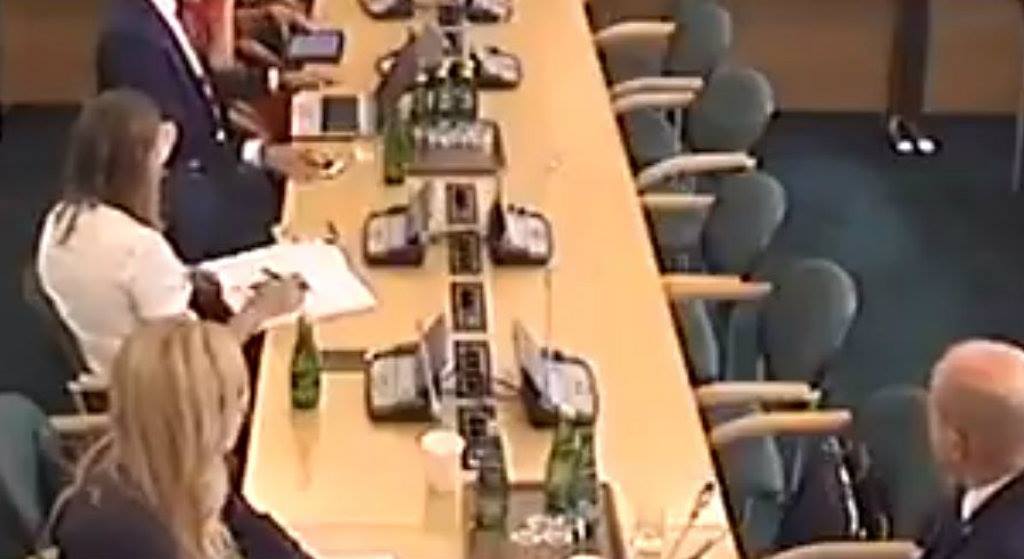 Poseł wpadł w szał w Sejmie! Krzyczał jak opętany (WIDEO)