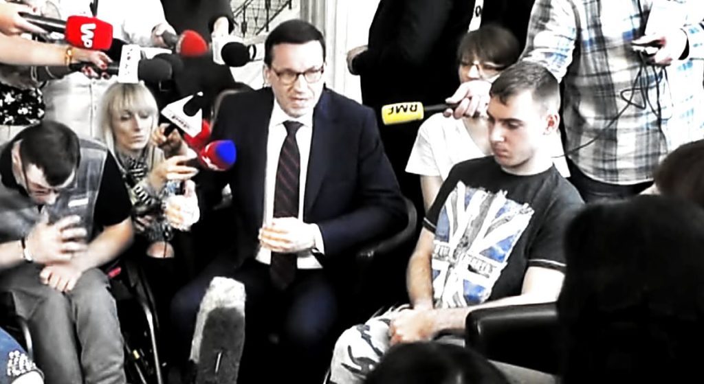 Morawieckiego wryło! Został zdemaskowany, wystarczył telefon