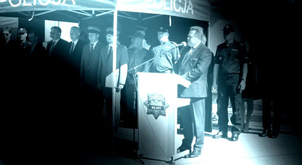 Minister PiS OSZUKAŁ policjantów?! Jest pod ostrzałem
