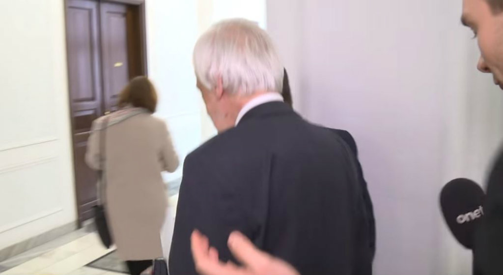 Z tego się nie wywinie! Czołowy polityk PiS napruty jak szpadel w Sejmie