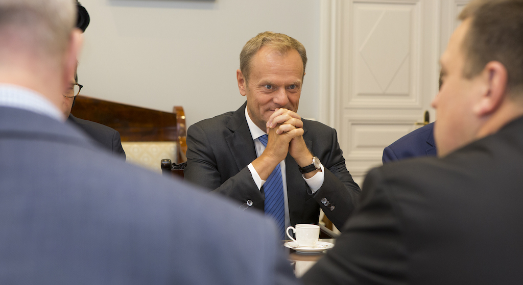 Kaczyński czerwony ze złości. Tusk na spotkaniu najważniejszych ludzi świata