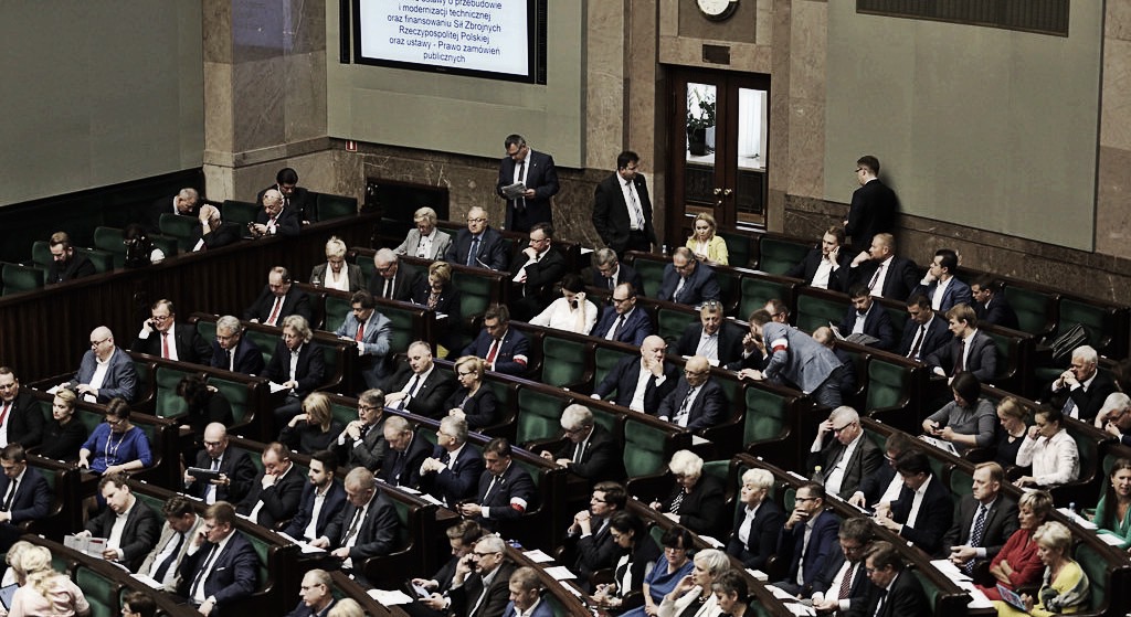 Polityczne trzęsienie ziemi. Cała partia poza Sejmem!