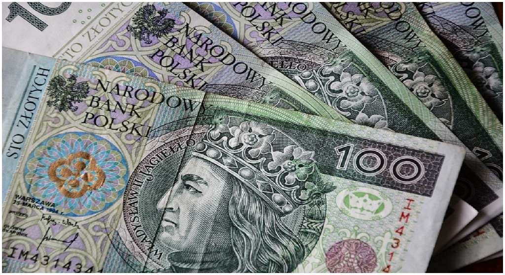 Oszczędności Polaków WYPAROWAŁY. Nie ma ich w bankach!