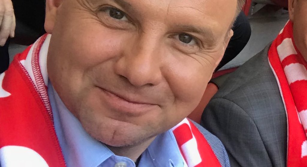 Tajemnicze spotkanie Dudy na meczu. Rozmawiał ze swoim politycznym wrogiem