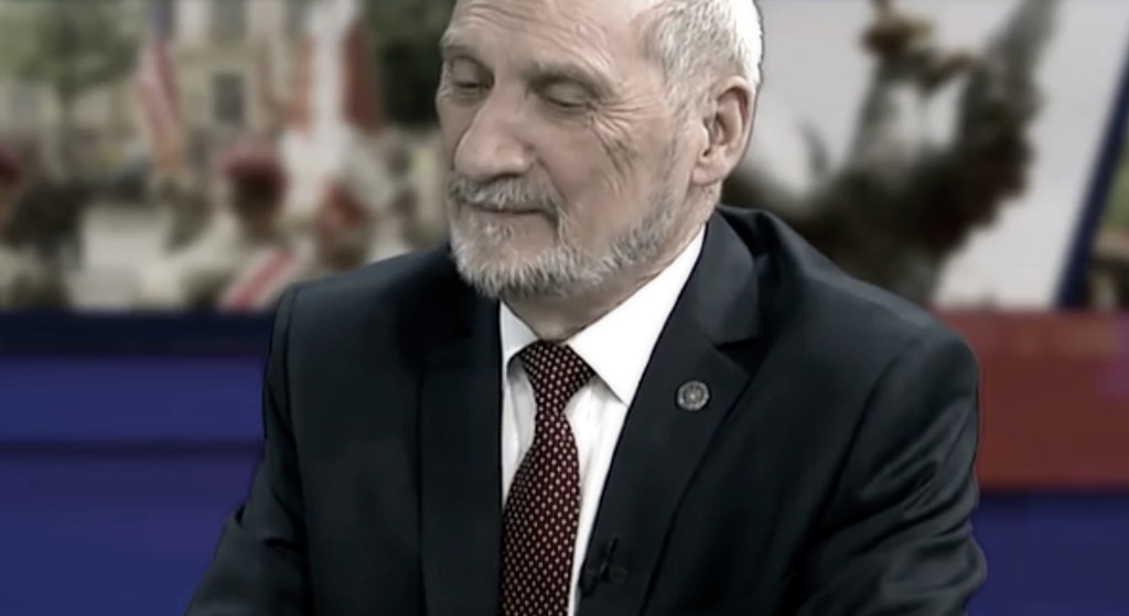 Macierewicz wykorzystał chorego Kaczyńskiego! Burza w PiS