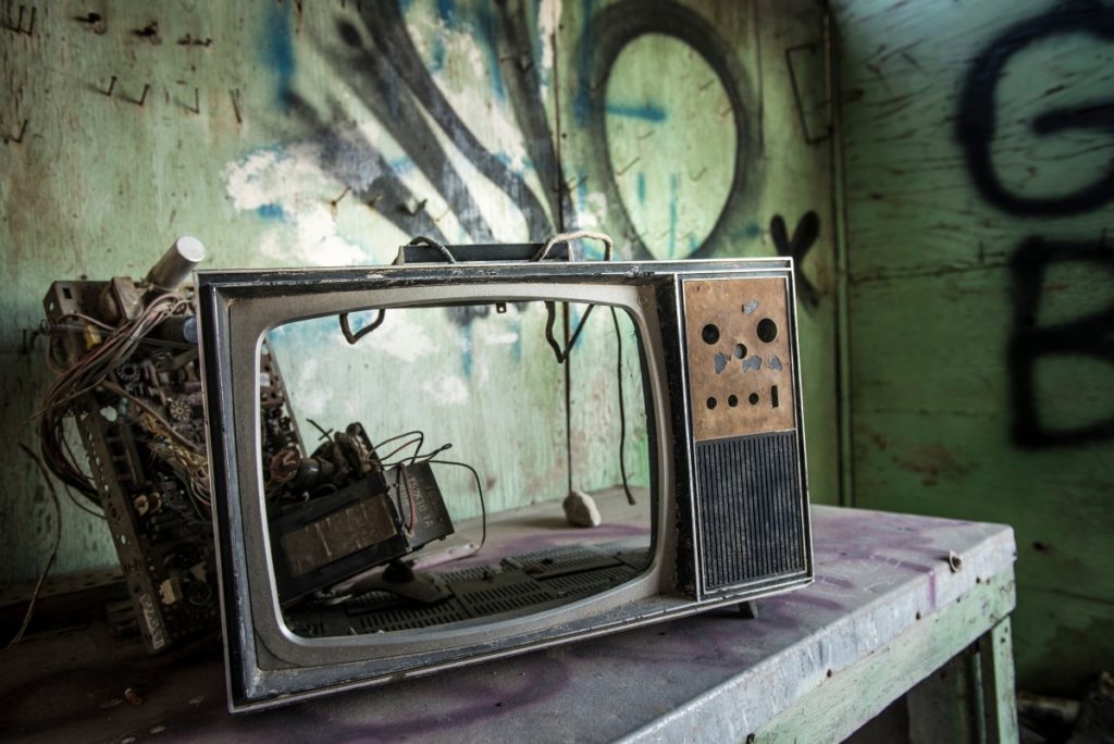 W polskiej telewizji była modową ikoną. Dzisiaj pochłonęła ją brudna patologia