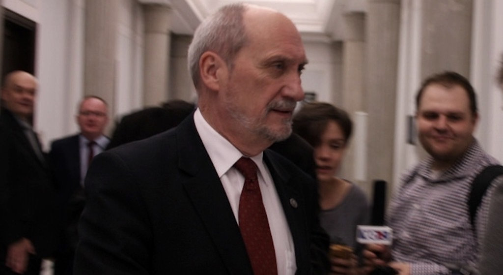 Odtajniono teczki! Macierewicz nagle wparował do IPN
