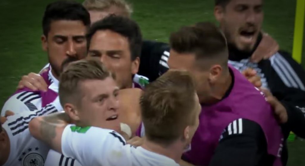 Skandal na Mundialu! Piłkarz i kibice RZUCILI SIĘ na siebie