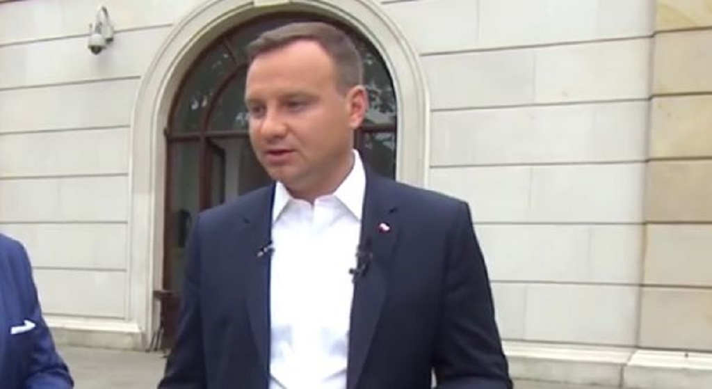 Prawicowe media ZLINCZUJĄ Dudę. Tej decyzji mu nie wybaczą