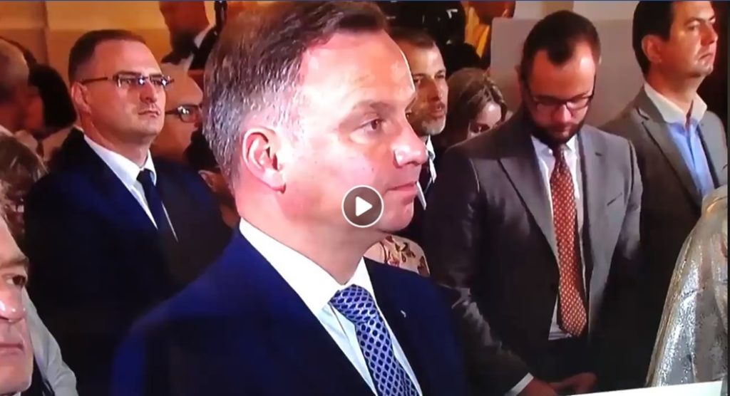 Duda cierpi na chorobę filipińską?! Szokujące nagranie krąży po sieci