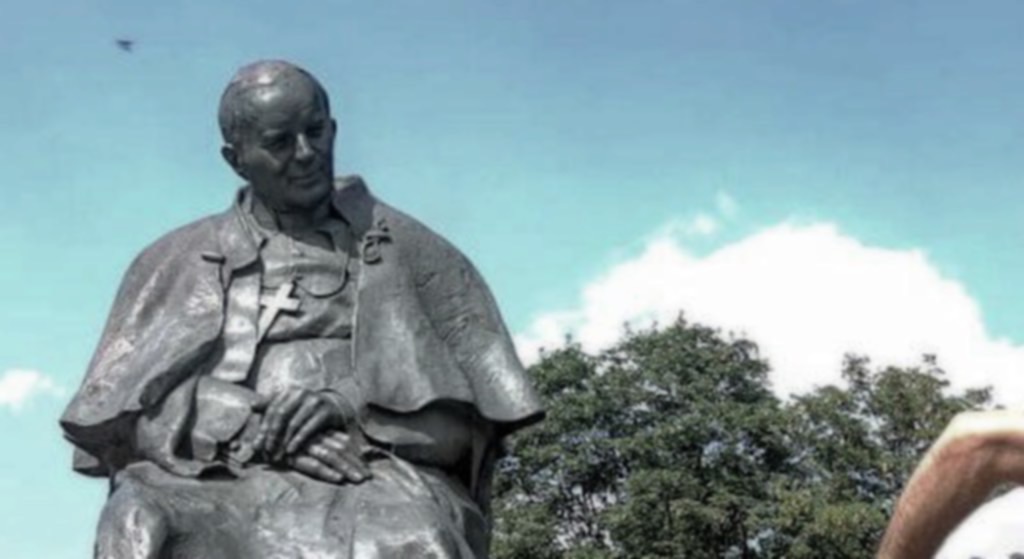 Artysta sprofanował pomnik Jana Pawła II! Polacy są wściekli