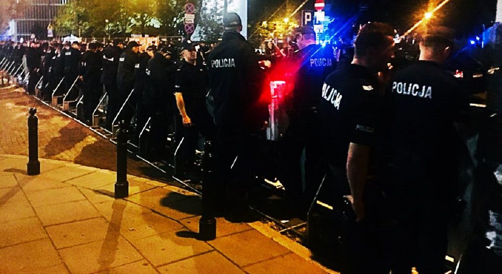 Policja bierze się za posłów opozycji! To nie żart, zaczyna się