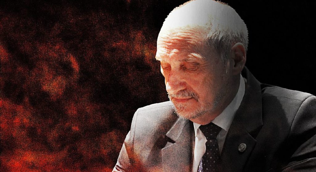 Kaczyński chce, by Macierewicz wyjechał z Polski! Sensacyjne doniesienia