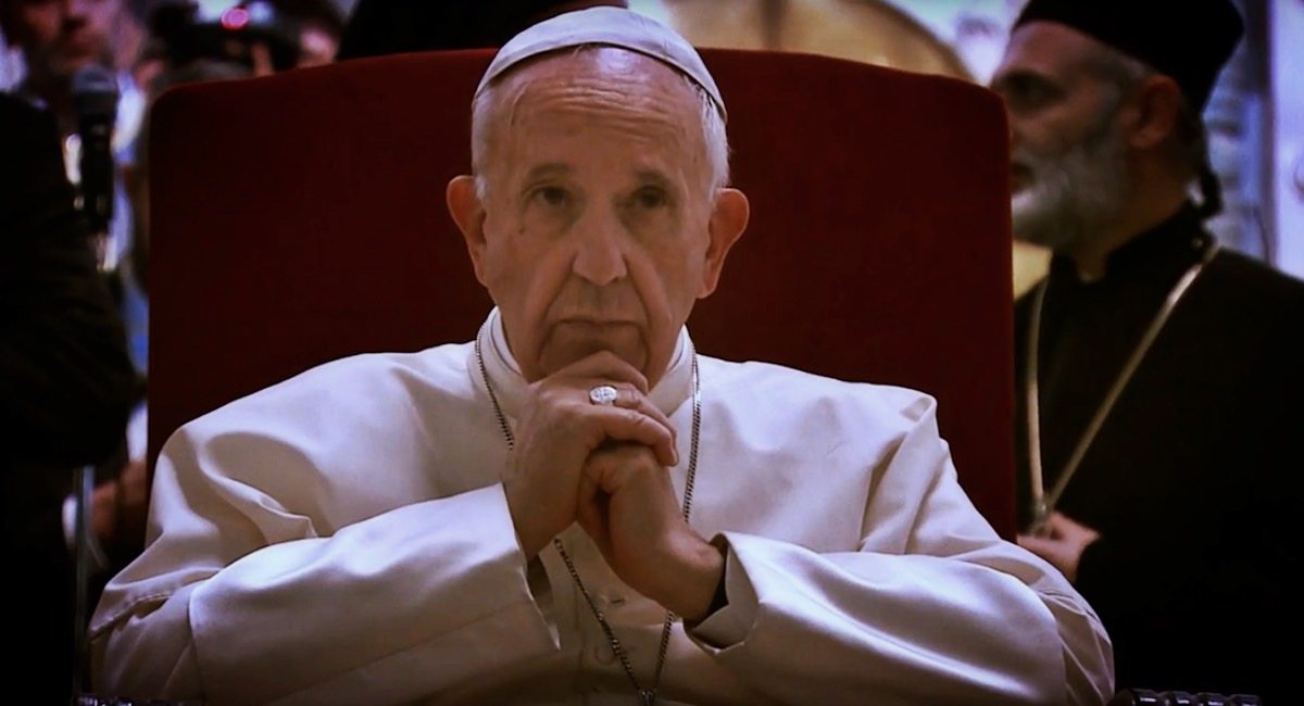B. ksiądz ujawnia! "Papież Franciszek otacza się gejami w sutannach"