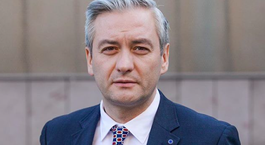 Chcą zniszczyć Biedronia! Wyciągnęli skandal pedofilski