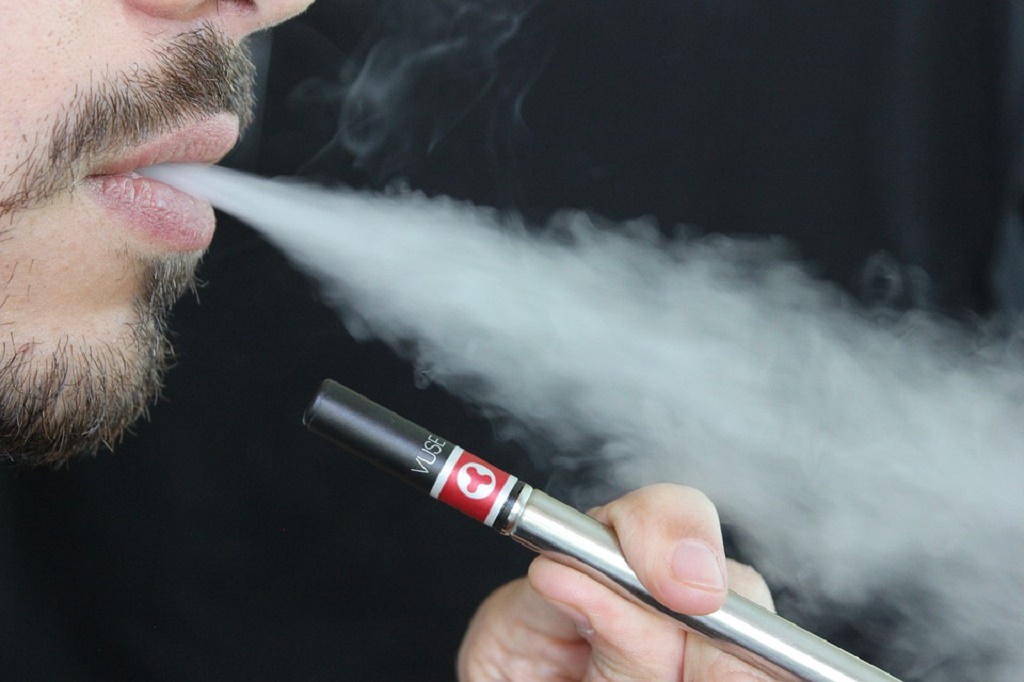 Elektroniczne papierosy: duża szkodliwość. Skutki i opinie lekarzy.