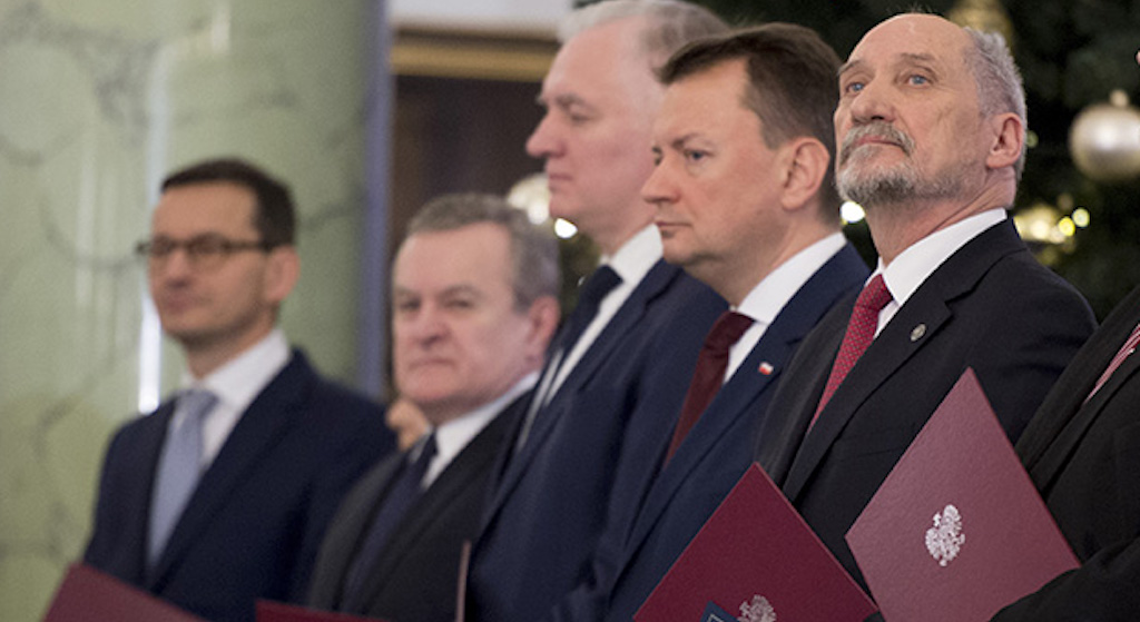 Błaszczak do dymisji? Minister PiS uderza w Macierewicza!