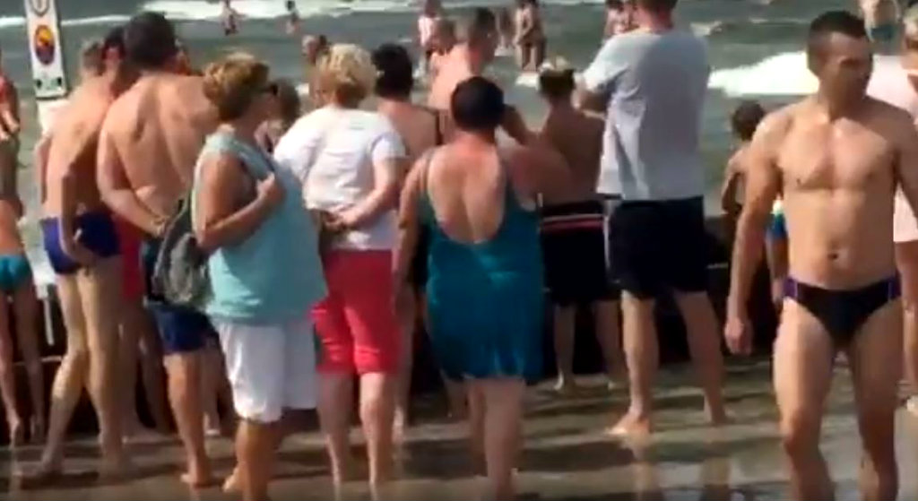 Znowu dramat nad morzem! Ojciec pociągnął za sobą córeczkę