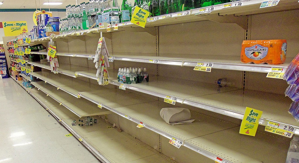 Ogromne problemy polskiej sieci sklepów. Straszą pustymi półkami
