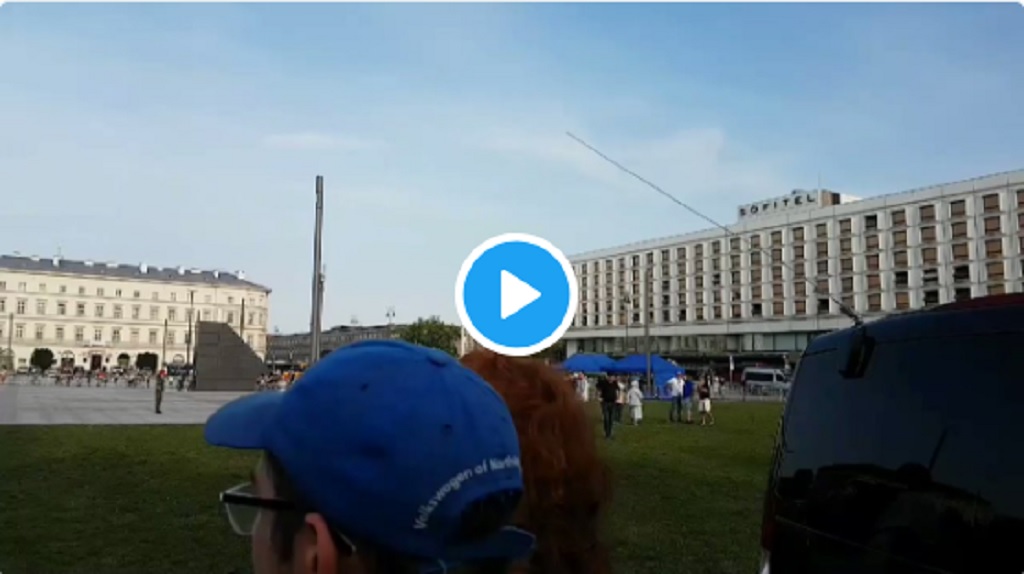 Andrzej Duda ma kłopoty. Kobieta została spoliczkowana za sprzeciw wobec PiS-u