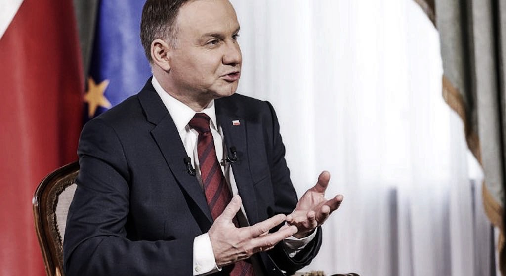 Przed odejściem Krzysztof Łapiński dotkliwie poniżył Dudę. Odkryto kulisy