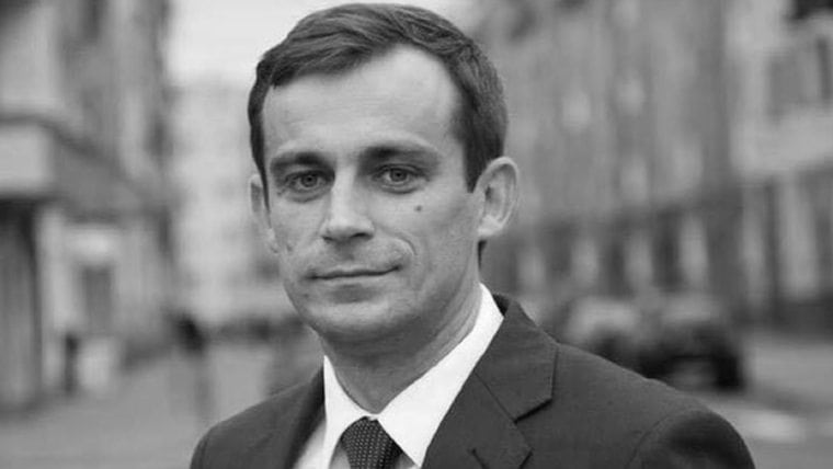 Są wyniki badań zmarłego, polskiego polityka. Jego rodzina jest wściekła