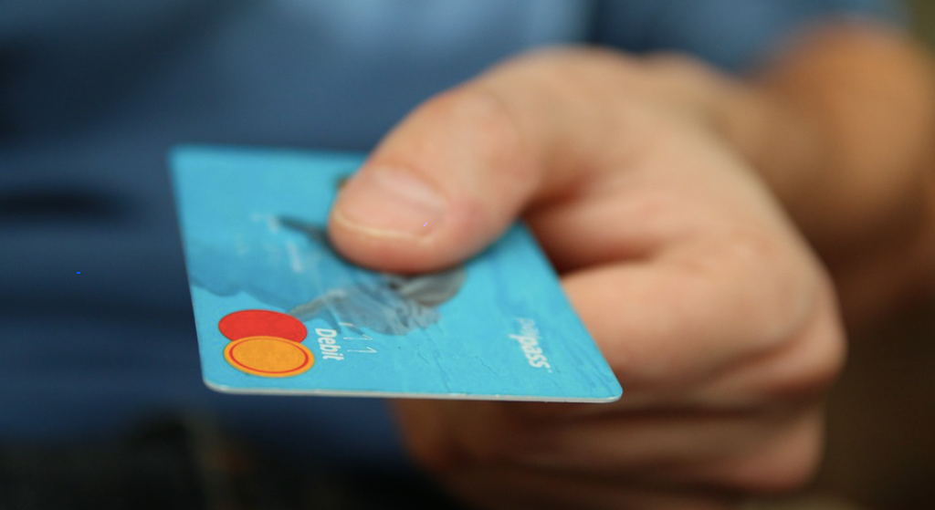 Lepiej przygotujcie gotówkę! Klienci tych banków zostaną odcięci od własnych pieniędzy